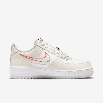 Nike Air Force 1 '07 SE White/Orange-Summit White-Sail  DA8302-101 Women's